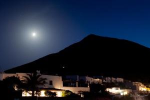 Isola di Stromboli di notte
