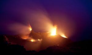 Isola di Stromboli eruzione 